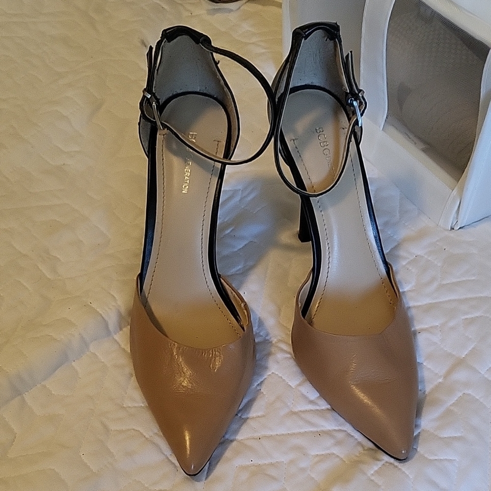 BCBG Two Tone Black/Beige Women's Heels with Ankle Strap Size 8B/38